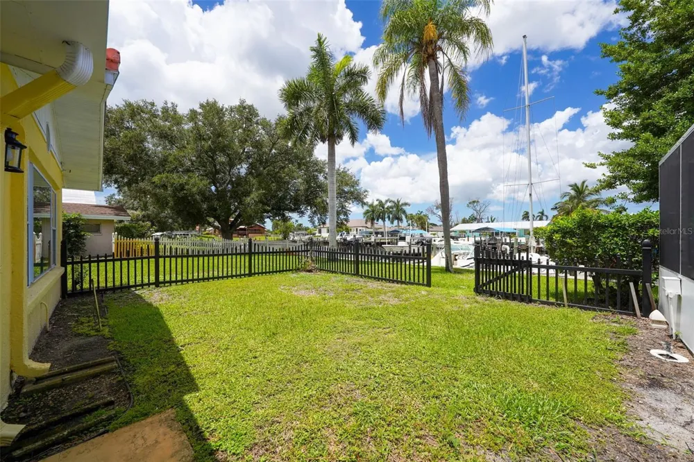 133 HOLLY AVENUE Sarasota, FL 34243
