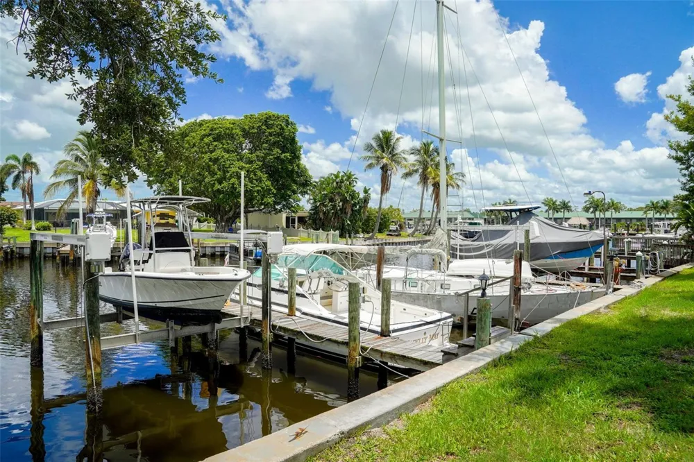 133 HOLLY AVENUE Sarasota, FL 34243
