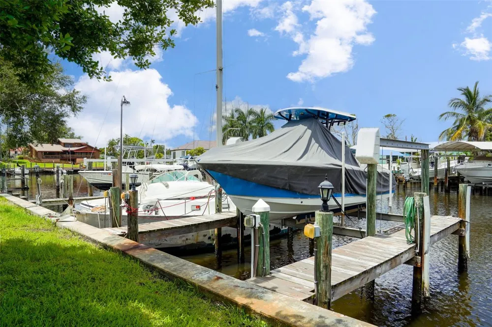 133 HOLLY AVENUE Sarasota, FL 34243