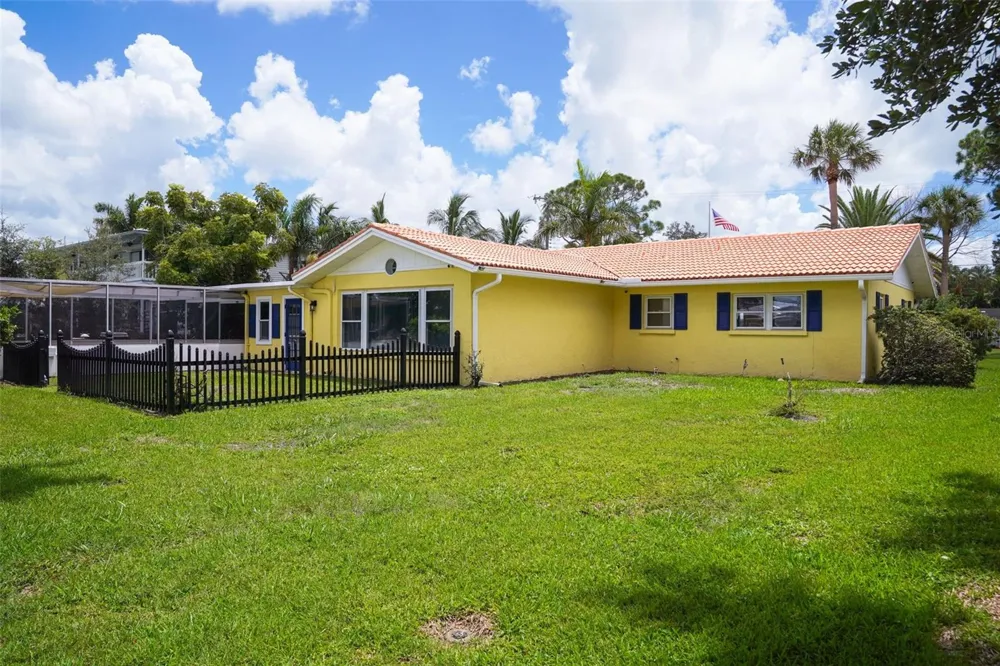 133 HOLLY AVENUE Sarasota, FL 34243