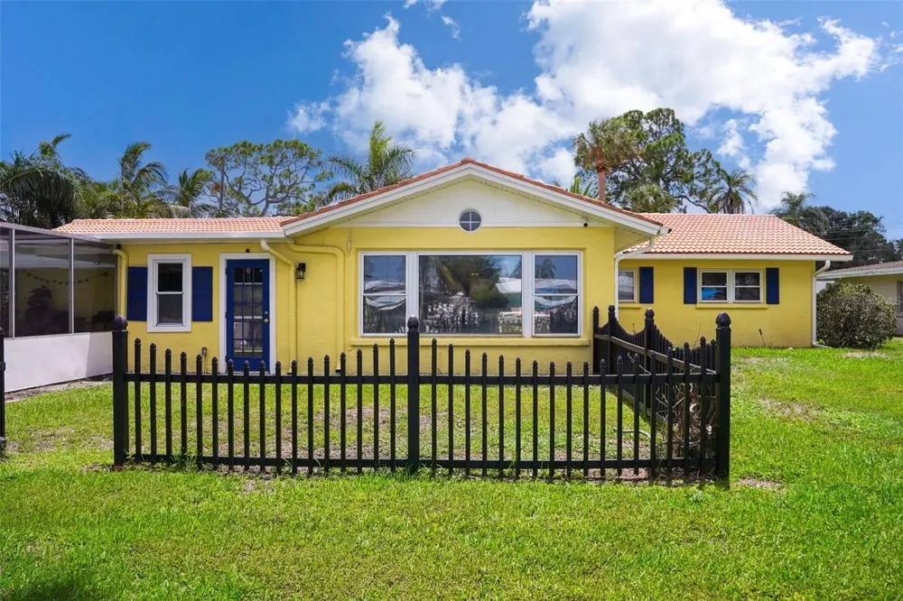 133 HOLLY AVENUE Sarasota, FL 34243