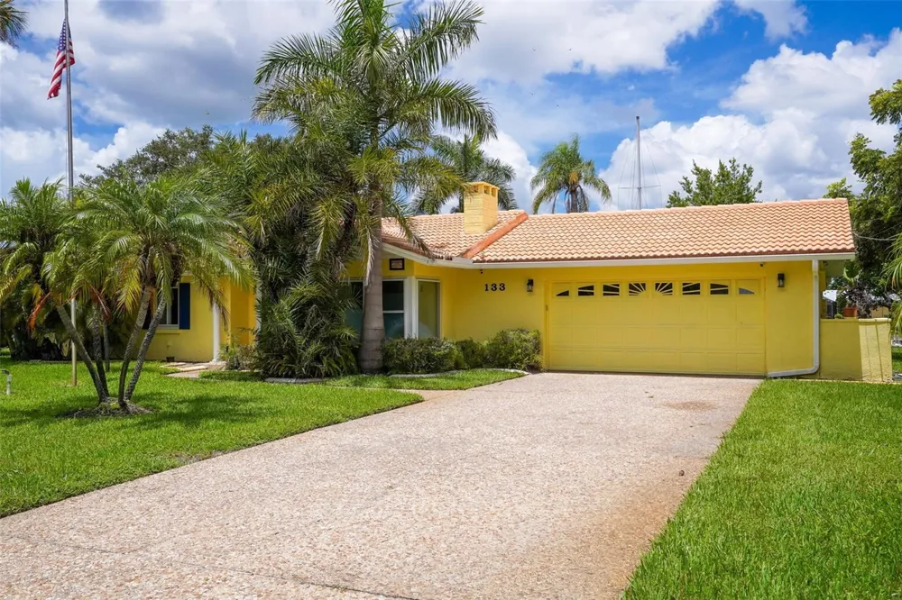 133 HOLLY AVENUE Sarasota, FL 34243