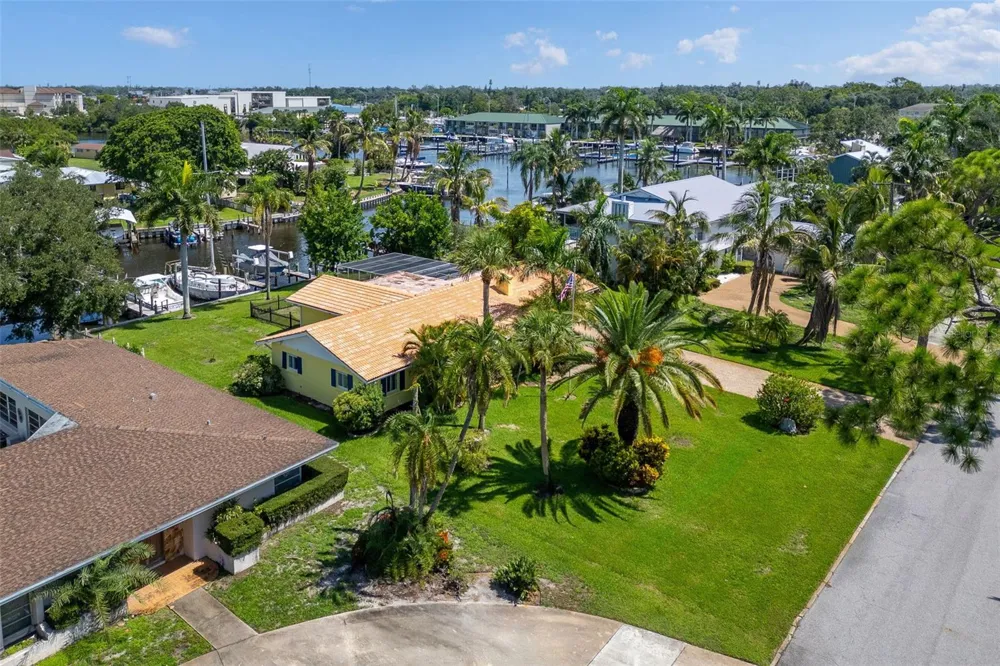 133 HOLLY AVENUE Sarasota, FL 34243
