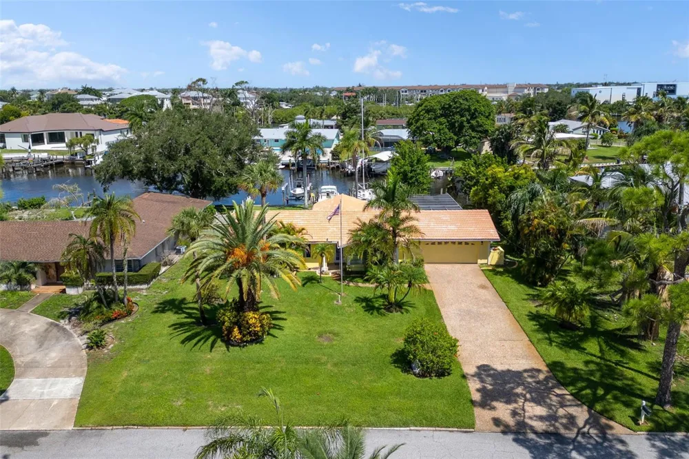 133 HOLLY AVENUE Sarasota, FL 34243