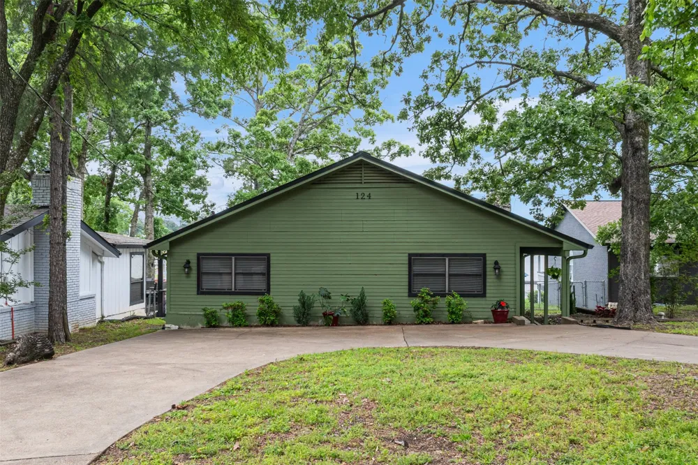 124 Harbor Drive Gun Barrel City, TX 75156