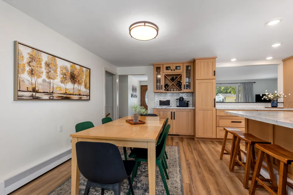 819 E Plainfield Court Zeeland, MI 49464