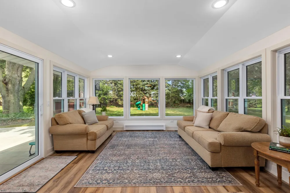 819 E Plainfield Court Zeeland, MI 49464