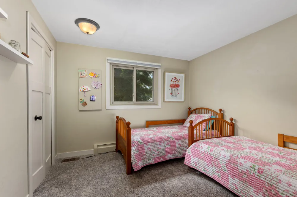819 E Plainfield Court Zeeland, MI 49464