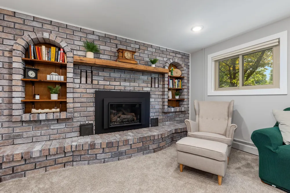 819 E Plainfield Court Zeeland, MI 49464