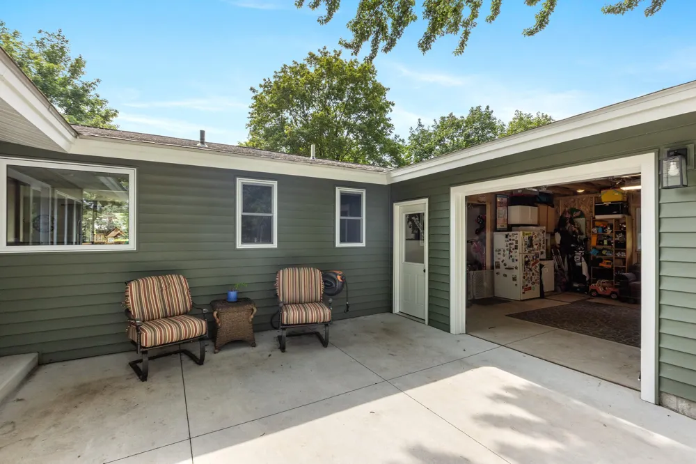 819 E Plainfield Court Zeeland, MI 49464