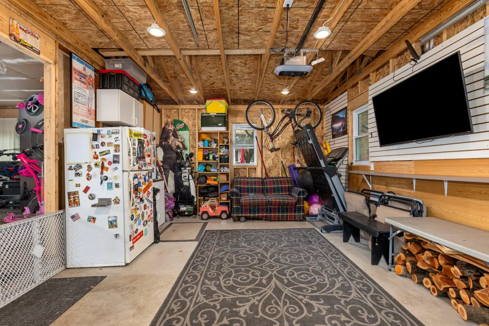 819 E Plainfield Court Zeeland, MI 49464