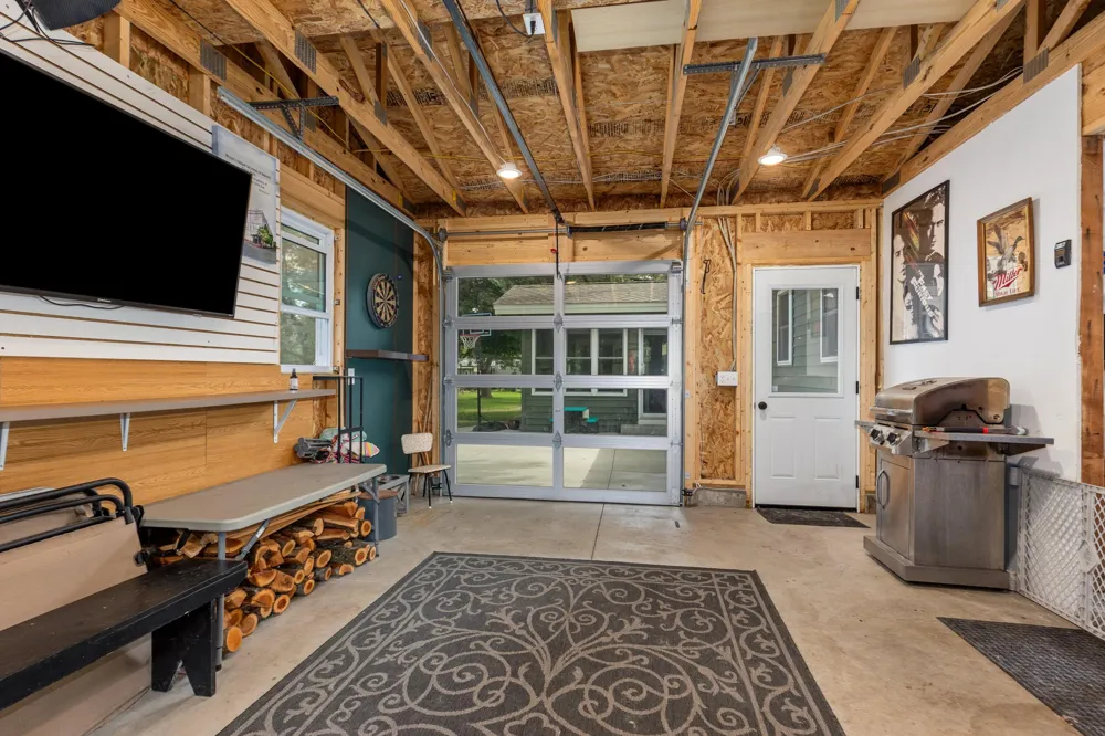819 E Plainfield Court Zeeland, MI 49464