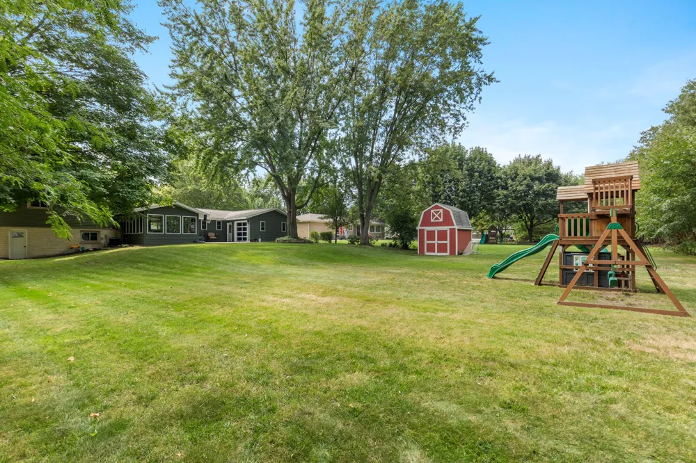 819 E Plainfield Court Zeeland, MI 49464