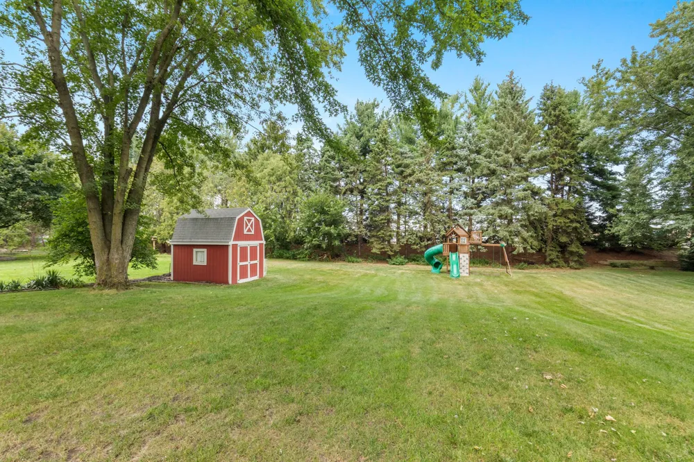 819 E Plainfield Court Zeeland, MI 49464
