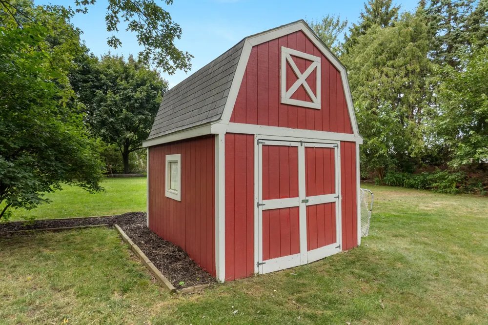 819 E Plainfield Court Zeeland, MI 49464