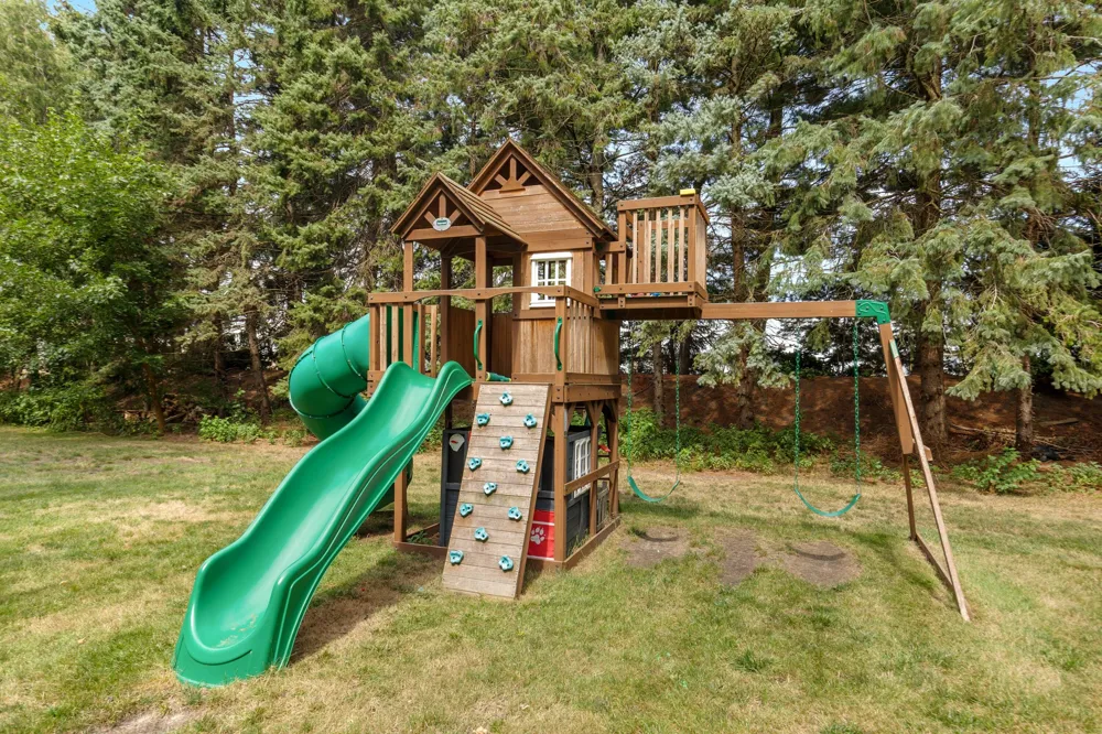 819 E Plainfield Court Zeeland, MI 49464