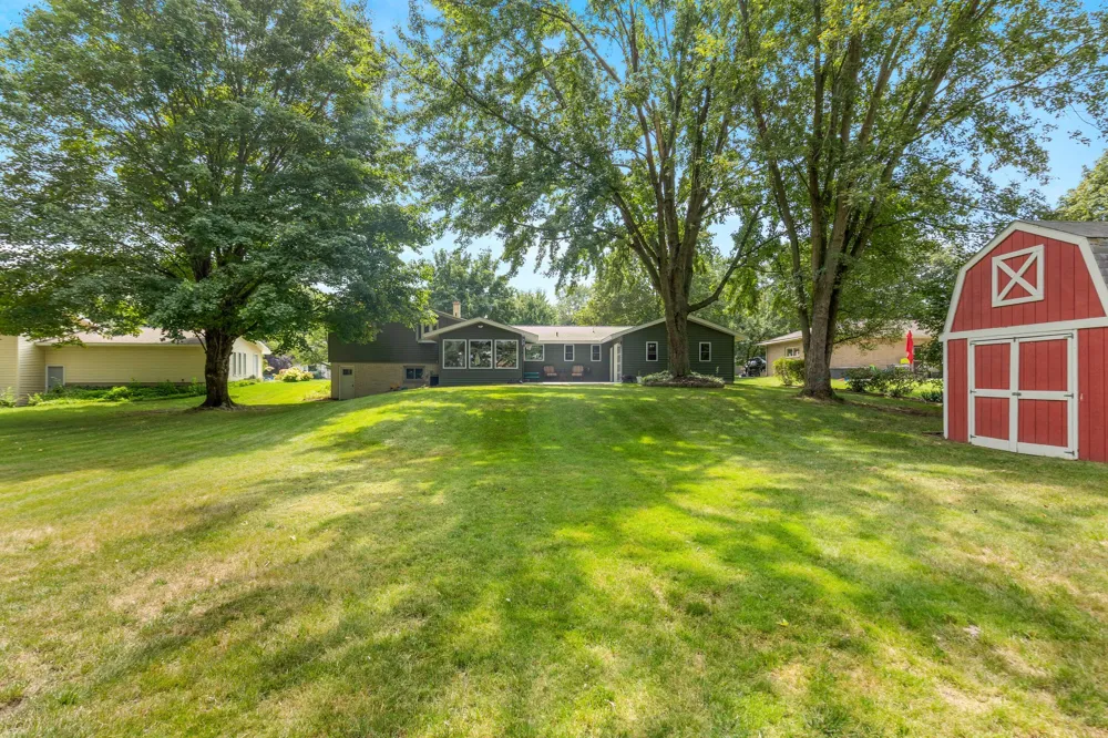 819 E Plainfield Court Zeeland, MI 49464
