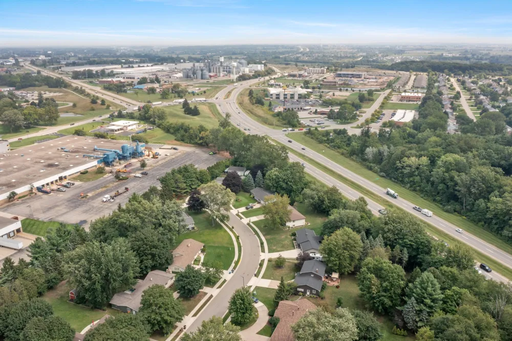 819 E Plainfield Court Zeeland, MI 49464