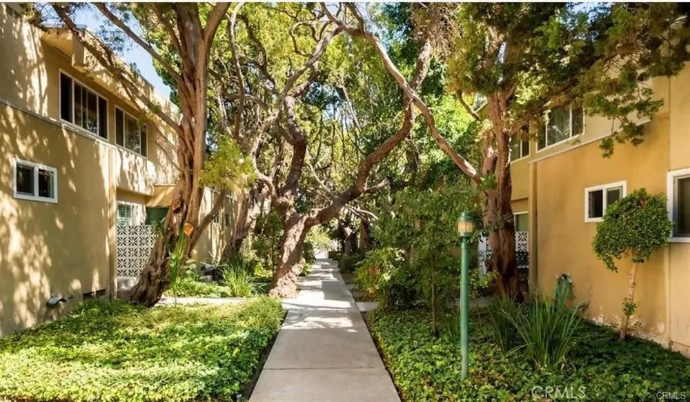 11138 Aqua Vista Street #9 Studio City, CA 91602