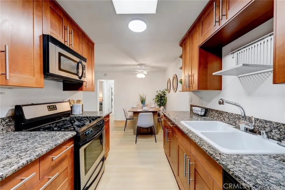 11138 Aqua Vista Street #9 Studio City, CA 91602