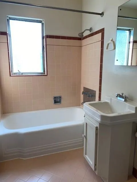1125 Laguna Avenue #1 Burlingame, CA 94010