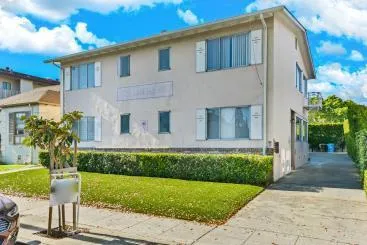 1125 Laguna Avenue #1 Burlingame, CA 94010