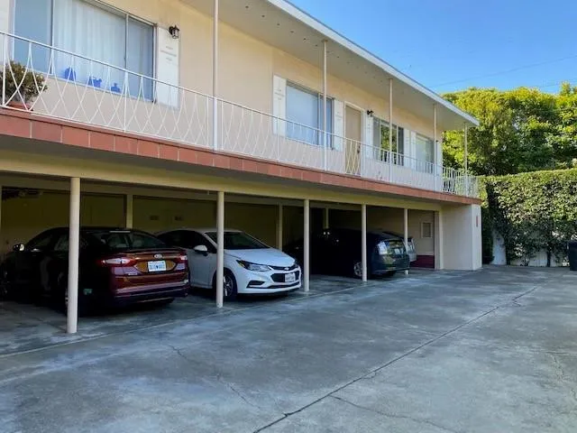 1125 Laguna Avenue #1 Burlingame, CA 94010
