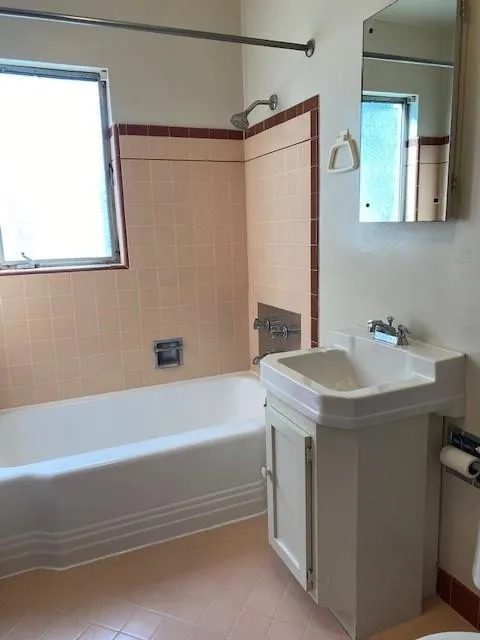 1125 Laguna Avenue #1 Burlingame, CA 94010