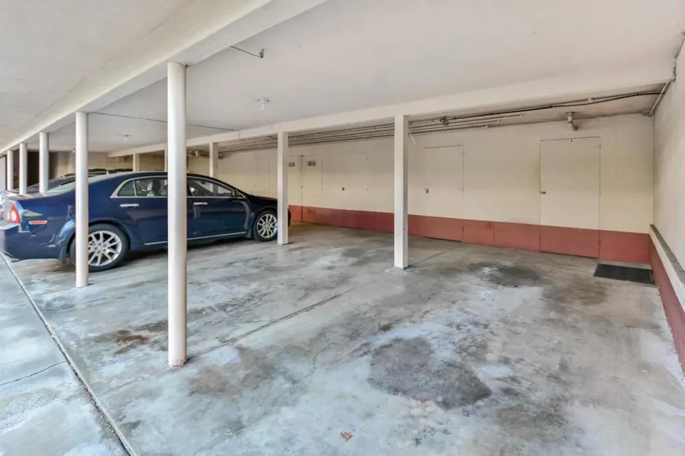 1125 Laguna Avenue #1 Burlingame, CA 94010
