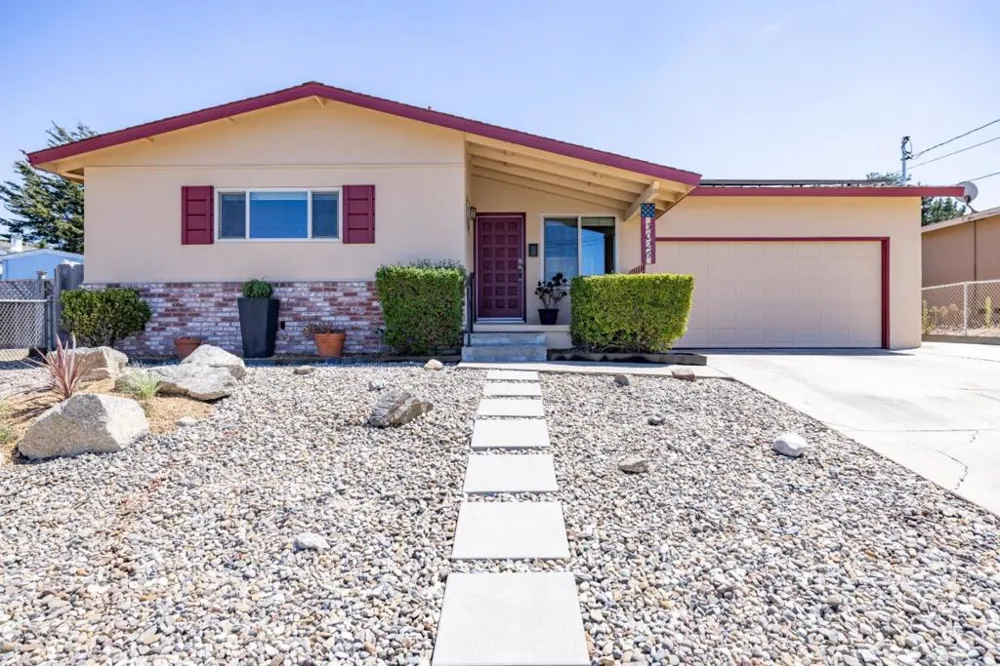 3026 Independence Avenue Marina, CA 93933