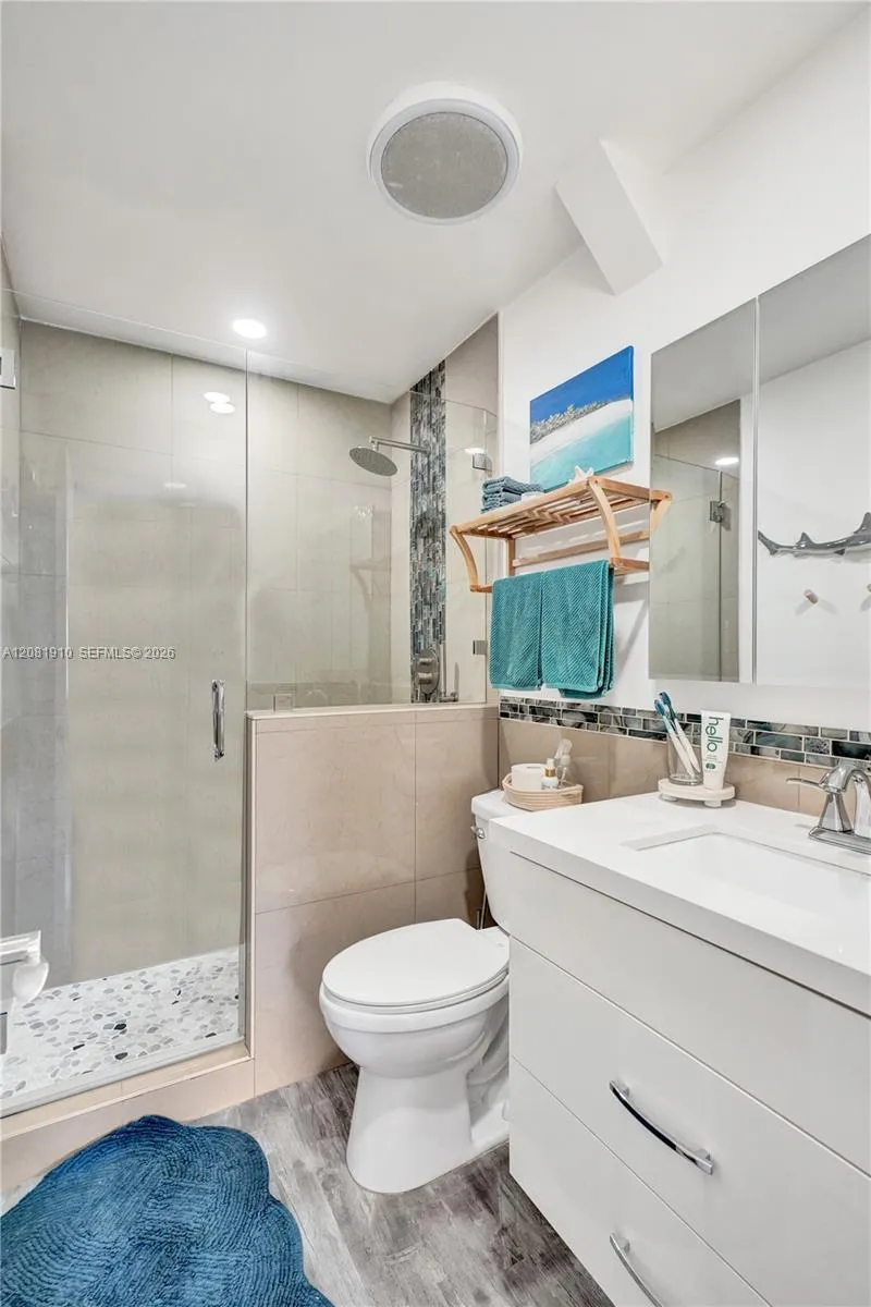 195 Sunrise Dr #7 Key Biscayne, FL 33149