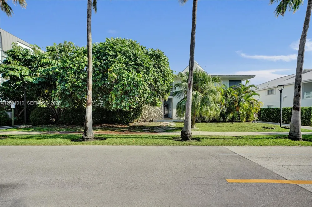 195 Sunrise Dr #7 Key Biscayne, FL 33149