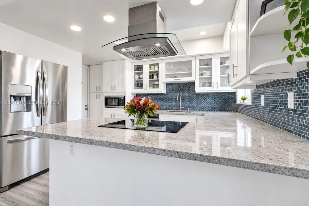 195 Sunrise Dr #7 Key Biscayne, FL 33149