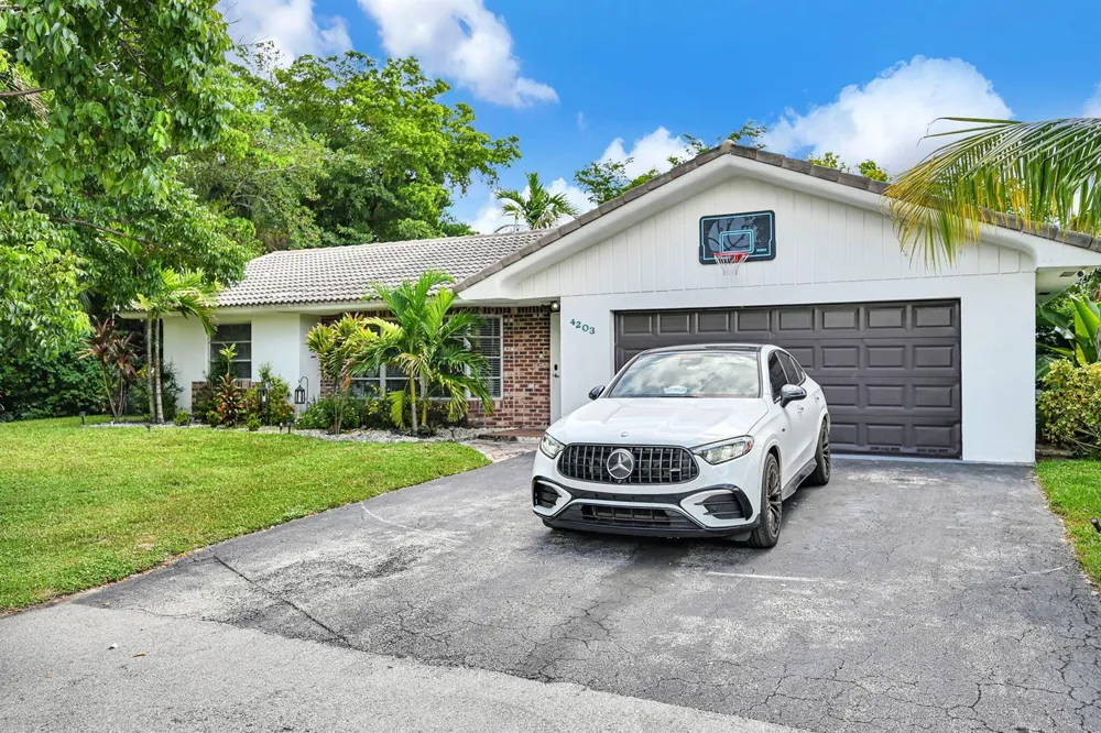 4203 NW 75TH AVENUE Coral Springs, FL 33065