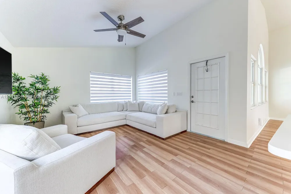 10031 RIVER GLEN CT Orlando, FL 32825