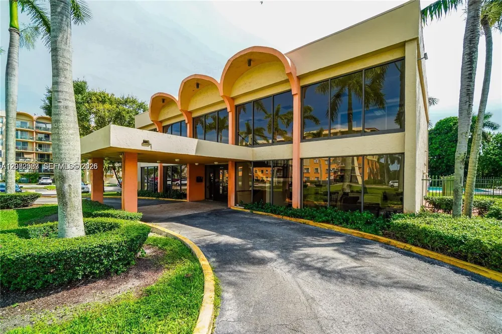 9320 Fontainebleau Blvd #213 Miami, FL 33172