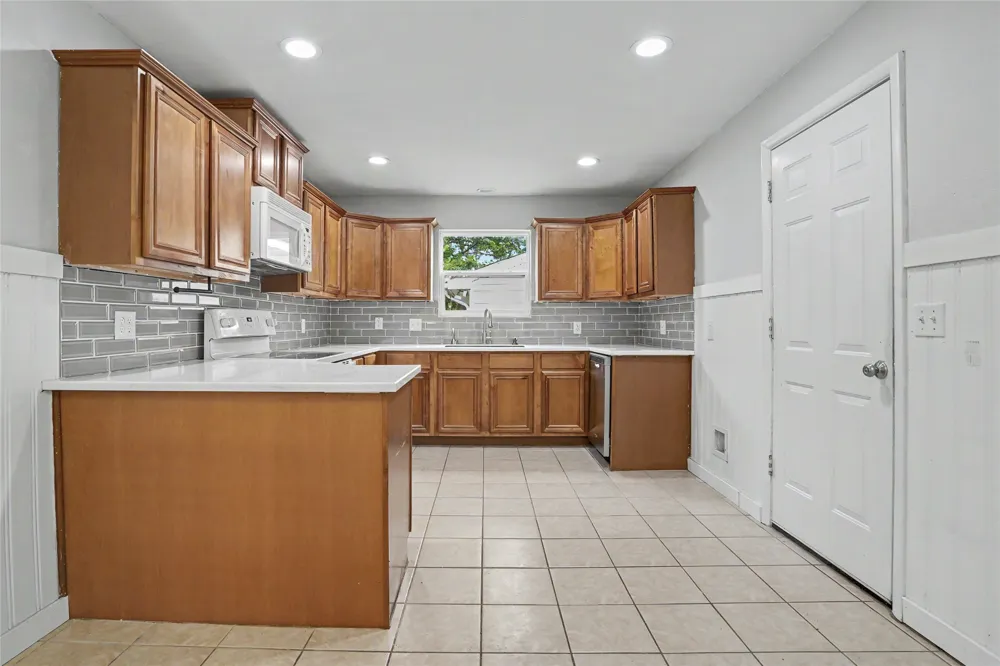 1614 S Cedar Avenue Broken Arrow, OK 74012