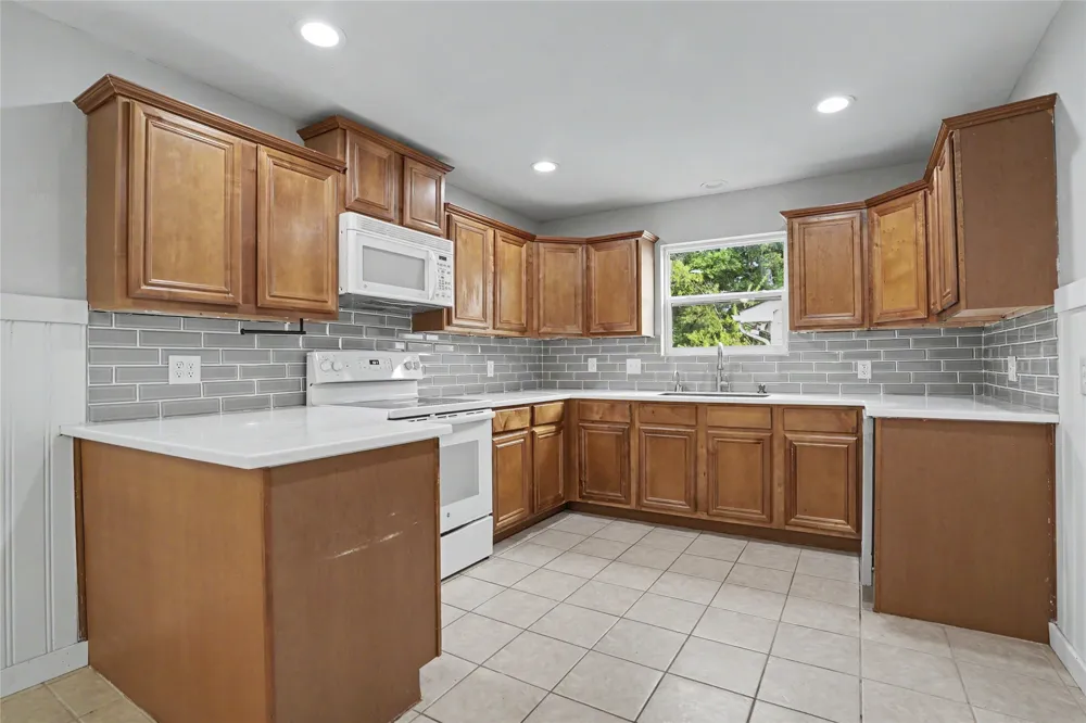 1614 S Cedar Avenue Broken Arrow, OK 74012