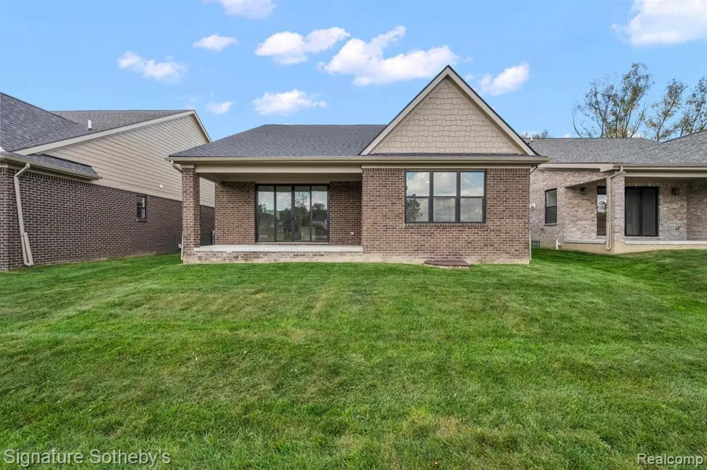 5968 Willow Grove Drive Troy City, MI 48085