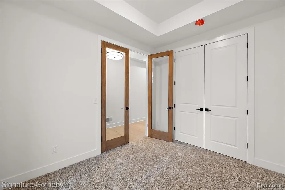 5968 Willow Grove Drive Troy City, MI 48085
