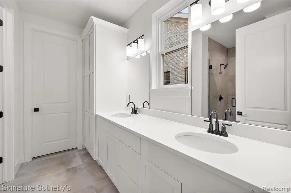 5968 Willow Grove Drive Troy City, MI 48085