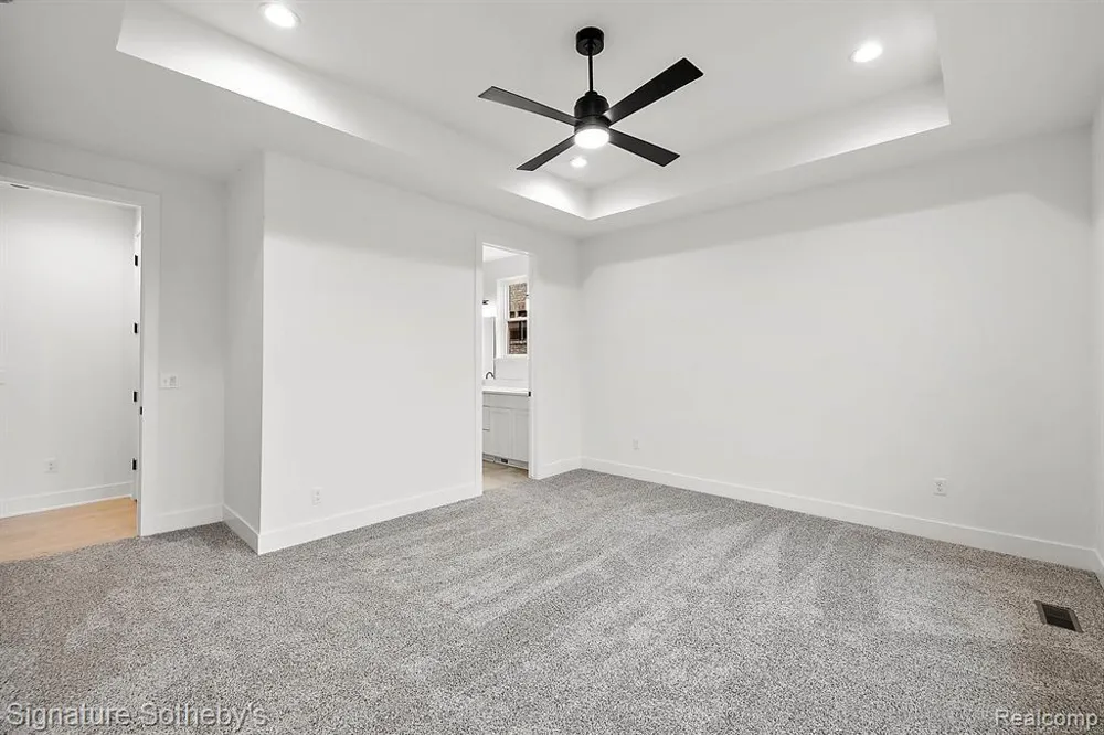 5968 Willow Grove Drive Troy City, MI 48085