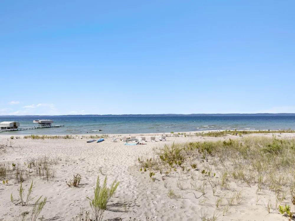 2565 Shore Wood Drive Peninsula Township, MI 49686