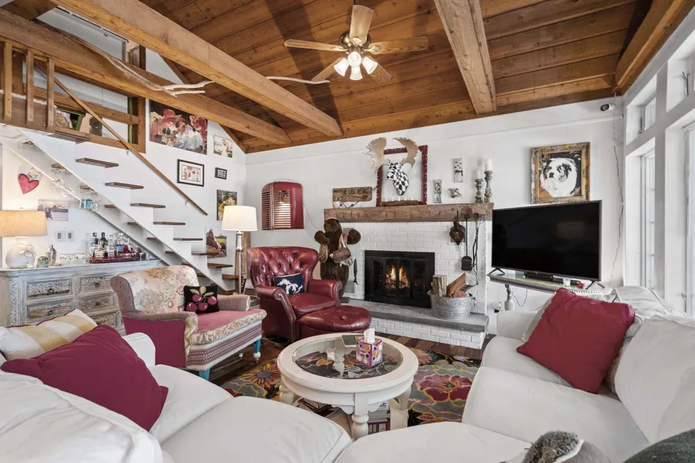 2565 Shore Wood Drive Peninsula Township, MI 49686