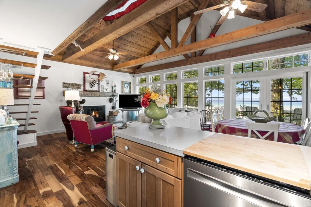 2565 Shore Wood Drive Peninsula Township, MI 49686