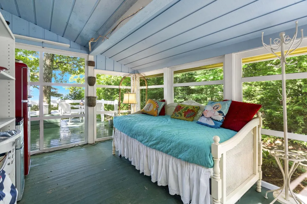 2565 Shore Wood Drive Peninsula Township, MI 49686