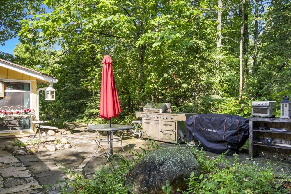 2565 Shore Wood Drive Peninsula Township, MI 49686