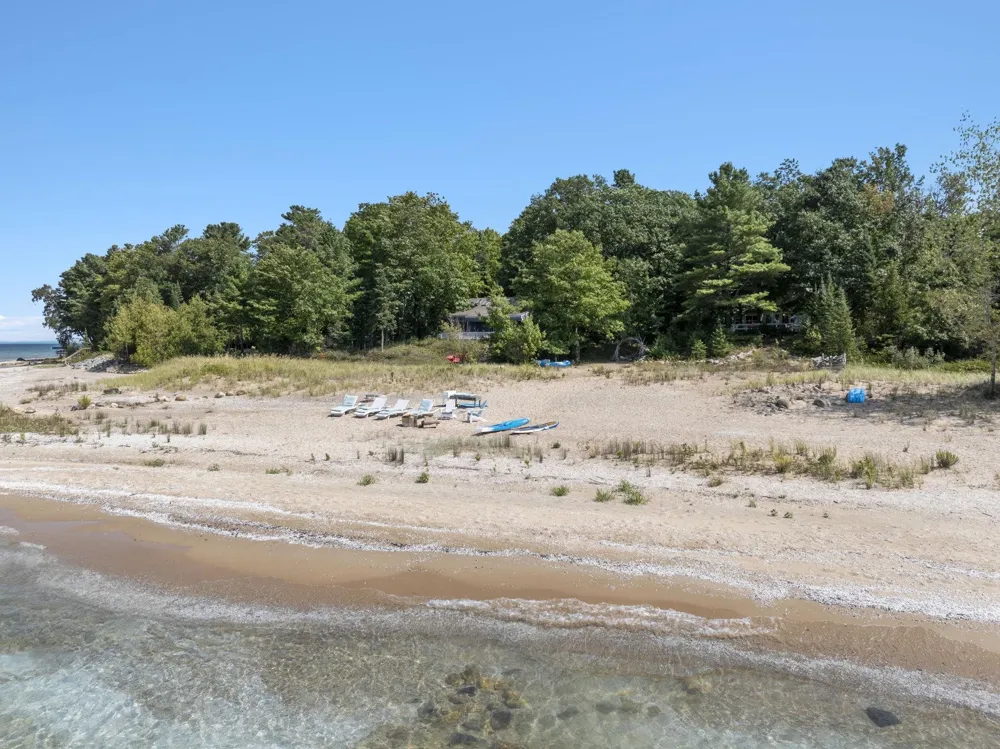 2565 Shore Wood Drive Peninsula Township, MI 49686