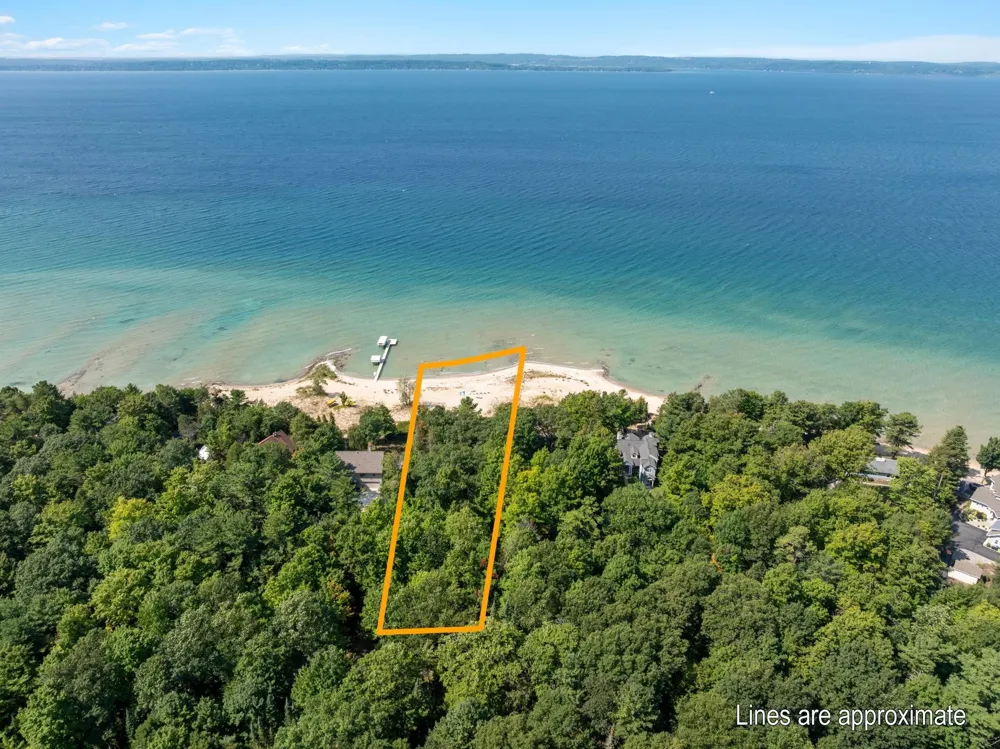 2565 Shore Wood Drive Peninsula Township, MI 49686