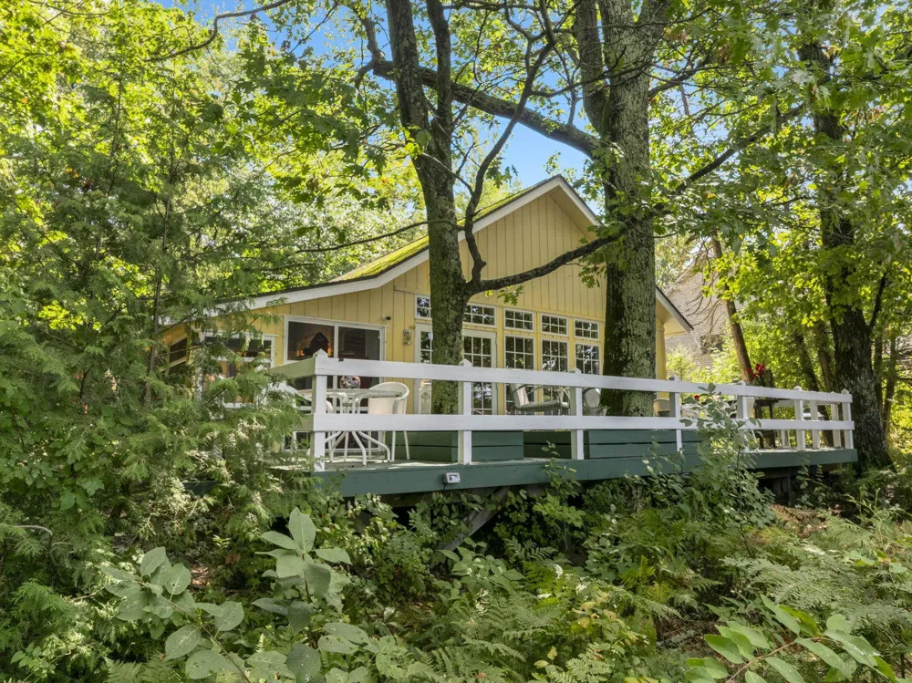 2565 Shore Wood Drive Peninsula Township, MI 49686